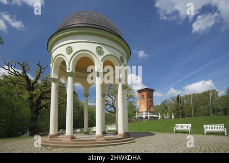 Monopteros et tour sur le Neroberg, à Wiesbaden, Hesse, Allemagne Banque D'Images