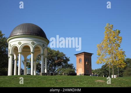 Monopteros et tour sur le Neroberg, à Wiesbaden, Hesse, Allemagne Banque D'Images