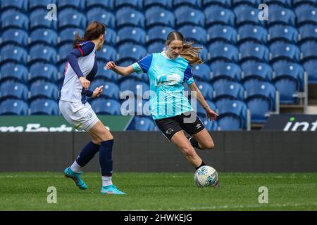 West Bromwich, Royaume-Uni. 06th mars 2022. Jess Camwell (9 Comté de Derby) traverse la balle dans le match WNL entre West Bromwich Albion et Derby County aux Hawthorns. Gareth Evans/SPP crédit: SPP Sport presse photo. /Alamy Live News Banque D'Images