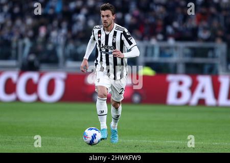 Turin, Italie. 06th mars 2022. Daniele Rugani de Juventus FC contrôle le ballon pendant le match de la série A entre Juventus FC et Spezia Calcio au stade Allianz, le 06 2022 mars à Turin, en Italie. Credit: Marco Canoniero / Alamy Live News Banque D'Images