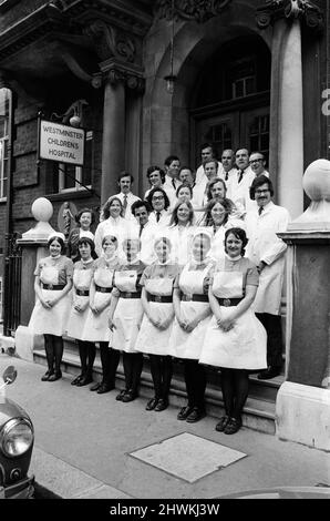 L'équipe de l'hôpital de Westminster qui a effectué l'opération de greffe de moelle sur Simon Bostic. 17th mai 1973. Banque D'Images