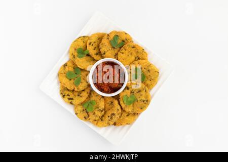 Rajasthani Bikaneri Namkeen snack Kurkuri Kasuri Methi Mathri aussi appelé Kurkura Khasta Mathiya, Mathari, Namakpara, Namkin, Matthi fait de Maida Mas Banque D'Images