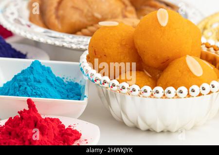 Indian Mithai Special Laddu également appelé Bundi Motichur Laddoo ou Boondi Motichoor Ladoo fait à Desi ghee est apprécié sur le festival comme Holi, Navaratri, Banque D'Images