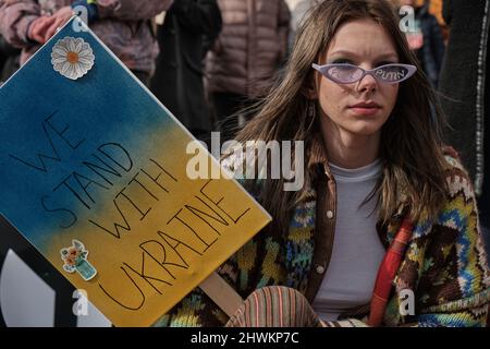 Londres, Royaume-Uni. 6th mars 2022. Non à la guerre en Ukraine Journée mondiale d'action, organisée par la coalition Halte à la guerre, pour appeler à la fin de la guerre en Ukraine, au retrait des troupes russes et à l'opposition à l'escalade de l'OTAN. Credit: Chiara Fabbro/Alay Live News Banque D'Images