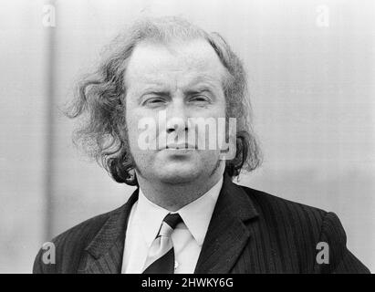 Témoin au tribunal de la Widgery, Coleraine, comté de Londonderry, Irlande du Nord, enquête du juge en chef de Lord Widgery sur les actions de l'armée britannique, le dimanche sanglant, mercredi 26th avril 1972. Notre photo montre ... Ivan Cooper, député de Mid Londonderry d'Irlande du Nord et membre fondateur du SDLP, Parti social-démocrate et travailliste. Ivan Cooper est surtout connu pour avoir mené une marche anti-internement qui s'est développée dans le massacre sanglant du dimanche (30th janvier 1972), à Derry, dans le comté de Londonderry, en Irlande du Nord. Banque D'Images