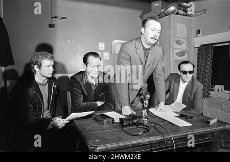 Conférence de presse de l'IRA Provisionals. De gauche à droite, Martin McGuinness, responsable de l'IRA provisoire à Londonderry, David O'Connell, tacticien officier de l'IRA provisionnals, Sean MacStiofain, chef de cabinet de l'IRA provisionnals et Seamus Twomey, responsable de l'IRA provisionnals à Belfast. 1st juin 1972. Banque D'Images