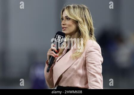 Naples, Italie. 06th mars 2022. Diletta Leotta DAZN pendant la série Un match de football entre SSC Napoli et AC Milan au stade Diego Armando Maradona à Naples (Italie), le 06th mars 2022. Photo Cesare Purini/Insidefoto crédit: Insidefoto srl/Alay Live News Banque D'Images