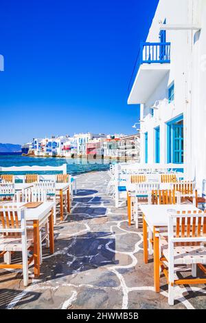 Mykonos, Grèce et petite Venise. Belles maisons de couleur et tavernes grecques, Cyclades, célèbre paysage de voyage des îles grecques. Banque D'Images