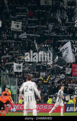 Turin, Italie. 06th mars 2022. Juventus Suportiers lors du championnat italien série Un match de football entre Juventus FC et Spezia Calcio le 6 mars 2022 au stade Allianz à Turin, Italie - photo Nderim Kacili/DPPI crédit: DPPI Media/Alay Live News Banque D'Images