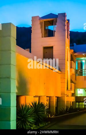 Oasis Tower, par Lloyd Wright (fils de Frank Lloyd Wright), 1925, sur Palm Canyon Drive, Palm Springs, Californie. La seule partie restante de cette onc Banque D'Images