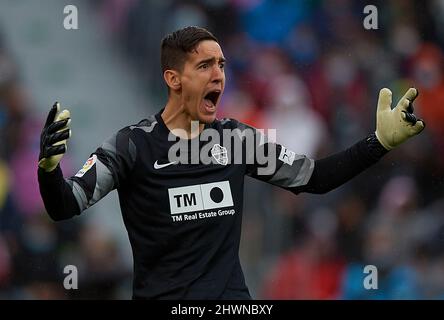 Elche, Espagne. 6th mars 2022. Le gardien de but d'Elche Edgar Badia réagit lors du match de la Liga entre Elche et le FC Barcelone au stade Martinez Valero à Elche, Espagne, le 6 mars 2022. Credit: STR/Xinhua/Alay Live News Banque D'Images