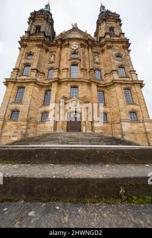 Bad Staffelstein, Allemagne. 06th mars 2022. Vue sur l'entrée principale de la basilique Vierzehnheiligen. L'assemblée plénière de printemps de la Conférence des évêques d'Allemagne aura lieu du lundi 7 mars au jeudi sur le site de pèlerinage franconien supérieur de Vierzehnheiligen, près de Bad Staffelstein. Credit: Nicolas Armer/dpa/Alay Live News Banque D'Images