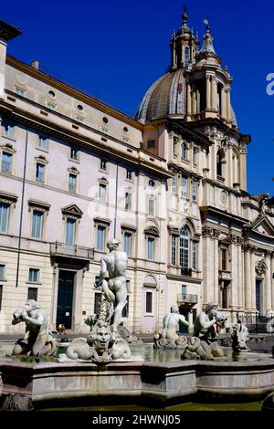 Fontana del Moro sur la Piazza Navona à Rome, Italie Banque D'Images