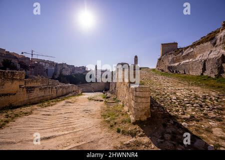 Le village historique de Gravina à Puglia avec son célèbre pont d'aqueduc Banque D'Images