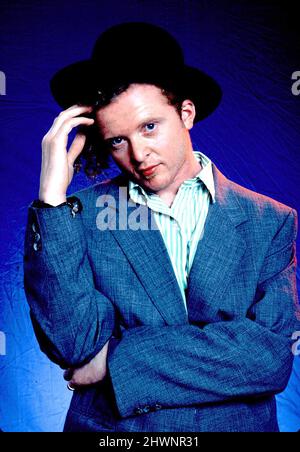 Mick Hucknall & Simply Red se perfore sur 'American Bandstand' 1986 Credit: Ron Wolfson / Rock Negative / MediaPunch Banque D'Images