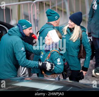 Le roi Harald, la reine Sonja, le prince héritier Haakon et la princesse Mette-Marit au festival de ski de Holmenkollen à Oslo, en Norvège, le 6 mars 2022. Photo de Marius Gulliksrud/Stella Pictures/ABACAPRESS.COM Banque D'Images