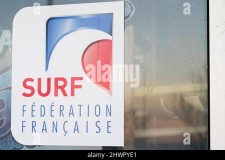 Bordeaux , Aquitaine France - 01 24 2022 : texte du signe francaise de la Fédération française de surf logo de la marque Banque D'Images