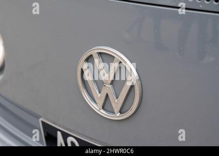 Bordeaux , Aquitaine France - 02 02 2022 : vw bus logo chrome marque signe 1970 vintage volkswagen campervan modèle van combi Camper d'allemagne Banque D'Images