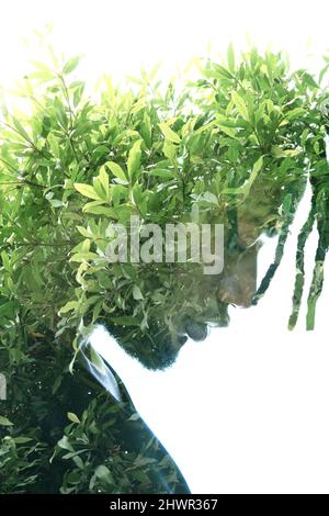 Portrait d'un homme combiné à une image de feuilles. Double exposition. Banque D'Images