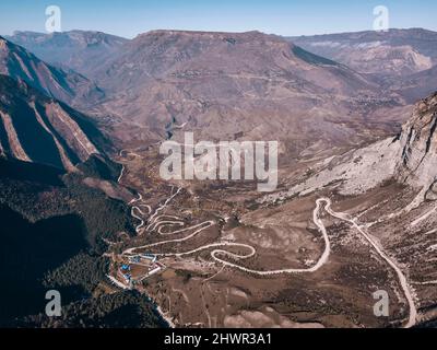 Chaîne de montagnes brunes au nord du Caucase, Dagestan, Russie Banque D'Images