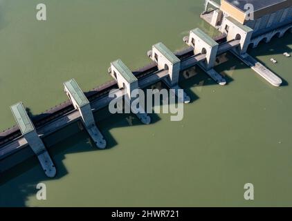 Allemagne, Bavière, Untergriesbach, Drone vue sur la centrale hydroélectrique de Jochenstein Banque D'Images