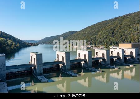 Allemagne, Bavière, Untergriesbach, Drone vue sur la centrale hydroélectrique de Jochenstein Banque D'Images