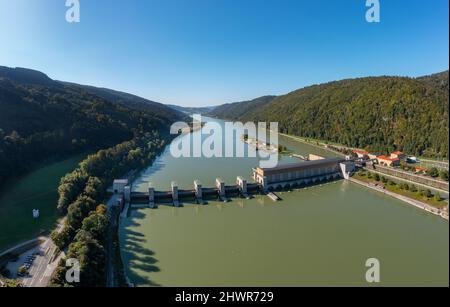 Allemagne, Bavière, Untergriesbach, Drone vue sur la centrale hydroélectrique de Jochenstein Banque D'Images