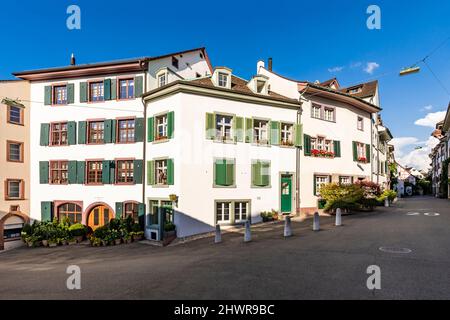 Suisse, Bâle-ville, Bâle, rue vide devant les maisons de la vieille ville Banque D'Images