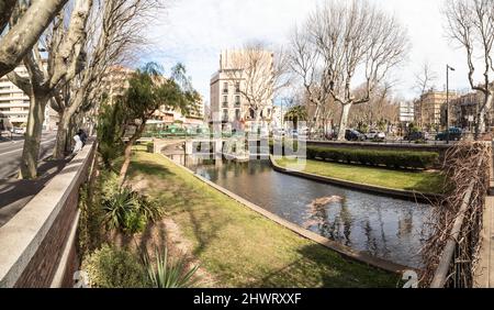 Les rives de la Bassa à Perpignan Banque D'Images