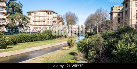 Les rives de la Bassa à Perpignan Banque D'Images