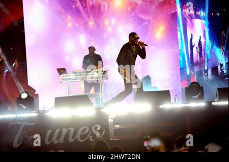 Tunisie. 06th mars 2022. Le chanteur de renommée mondiale Maître GIMS en concert à la salle Omnisport de Radés, le samedi 5 mars 2022. Ce grand spectacle est organisé par le bureau exécutif de l'Union des agents de sécurité et des cadres du Chef de l'Etat et des personnalités officielles. (Photo de Mahjoub Yassine/Sipa USA) crédit: SIPA USA/Alay Live News Banque D'Images