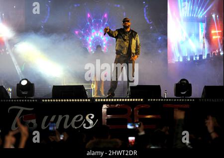 Tunisie. 06th mars 2022. Le chanteur de renommée mondiale Maître GIMS en concert à la salle Omnisport de Radés, le samedi 5 mars 2022. Ce grand spectacle est organisé par le bureau exécutif de l'Union des agents de sécurité et des cadres du Chef de l'Etat et des personnalités officielles. (Photo de Mahjoub Yassine/Sipa USA) crédit: SIPA USA/Alay Live News Banque D'Images