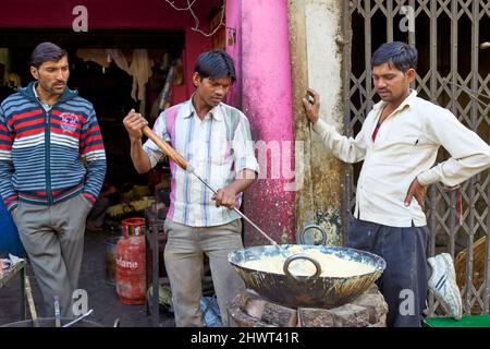 Inde Madhya Pradesh Orcha. Cuisine de rue à Orcha Banque D'Images