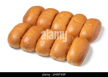 Des rangées de petits pains mous blancs traditionnels hollandais isolés sur fond blanc Banque D'Images