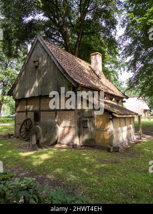 Le musée en plein air Ammerlaender Bauernhaus est un musée en plein air situé dans la municipalité de Bad Zwischenahn, en Basse-Saxe, dans le district d'Ammerland. Banque D'Images