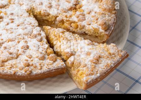 Gâteau traditionnel aux pommes hollandaises frais et gros plan Banque D'Images