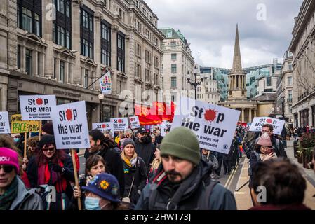 Manifestation Stop the War organisée par Stop the War Coalition, Londres, Royaume-Uni, 6th mars 2022 Banque D'Images
