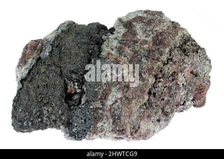 Bismuth natif en quartz de Schlema, Allemagne isolé sur fond blanc Banque D'Images