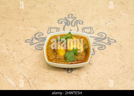 Le curry de poulet est une recette commune aux cuisines de l'Asie du Sud, de l'Asie de l'est, du Royaume-Uni et des Caraïbes. Banque D'Images