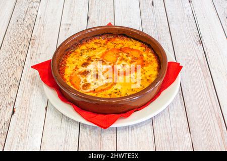 Le fromage provolone est de type filata ou filata, comme la scamorza, la mozzarella ou la caciocavalli, qui se caractérise par une fermentation o Banque D'Images