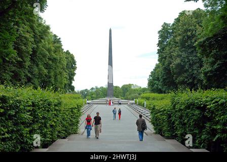 Kiev ou Kiev, Ukraine: Tombe ou Monument du Soldat inconnu dans le Parc de la gloire éternelle. Dédié aux soldats de l'Armée rouge tués en WW2. Banque D'Images