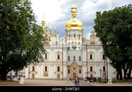 Kiev ou Kiev, Ukraine: La cathédrale de la Dormition au complexe Kyiv Pechersk Lavra ou Lavra. Le complexe est également appelé Monastère des grottes. Banque D'Images