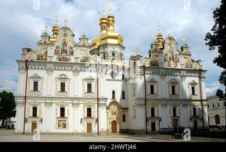 Kiev ou Kiev, Ukraine: La cathédrale de la Dormition au complexe Kyiv Pechersk Lavra ou Lavra. Le complexe est également appelé Monastère des grottes. Banque D'Images