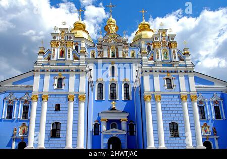 Kiev ou Kiev, Ukraine: Cathédrale de la Domed d'or de St Michael dans le complexe du Monastère de la Domed d'or de St Michael. Banque D'Images