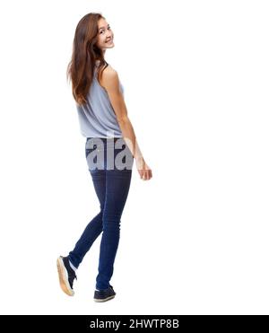 En arrière-regard. Plein-long studio photo d'une belle jeune femme regardant au-dessus de son épaule isolée sur blanc. Banque D'Images