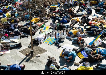 Seattle, États-Unis. 5th mars 2022. The Stand with Ukraine Rally dans le centre-ville. Banque D'Images