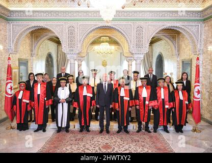 Tunisie. 07th mars 2022. Le Président de la République, Kais Saied, a supervisé aujourd'hui, au Palais de Carthage, la prestation de serment des membres des conseils provisoires de la magistrature, Pouvoir judiciaire administratif et financier.le Président de la République a publié un décret présidentiel relatif à la nomination des membres des conseils provisoires du pouvoir judiciaire. 07/06/2022. (Photo de Mahjoub Yassine/Sipa USA) crédit: SIPA USA/Alay Live News Banque D'Images