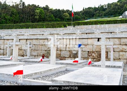 Cimetière historique polonais de la Seconde Guerre mondiale près de l'abbaye de Montecassino Banque D'Images