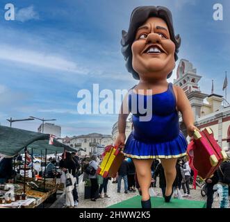 Un des nombreux personnages de comics hors de la taille placés autour de Loule, Portugal, pour Carnaval Loule. Banque D'Images