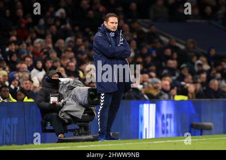 Londres, Royaume-Uni. 07th mars 2022. Frank Lampard, le directeur d'Everton, regarde pendant le match. Premier League Match, Tottenham Hotspur v Everton au Tottenham Hotspur Stadium de Londres, le lundi 7th mars 2022. Cette image ne peut être utilisée qu'à des fins éditoriales. Utilisation éditoriale uniquement, licence requise pour une utilisation commerciale. Aucune utilisation dans les Paris, les jeux ou les publications d'un seul club/ligue/joueur. photo par Steffan Bowen/Andrew Orchard sports photographie/Alay Live news crédit: Andrew Orchard sports photographie/Alay Live News Banque D'Images